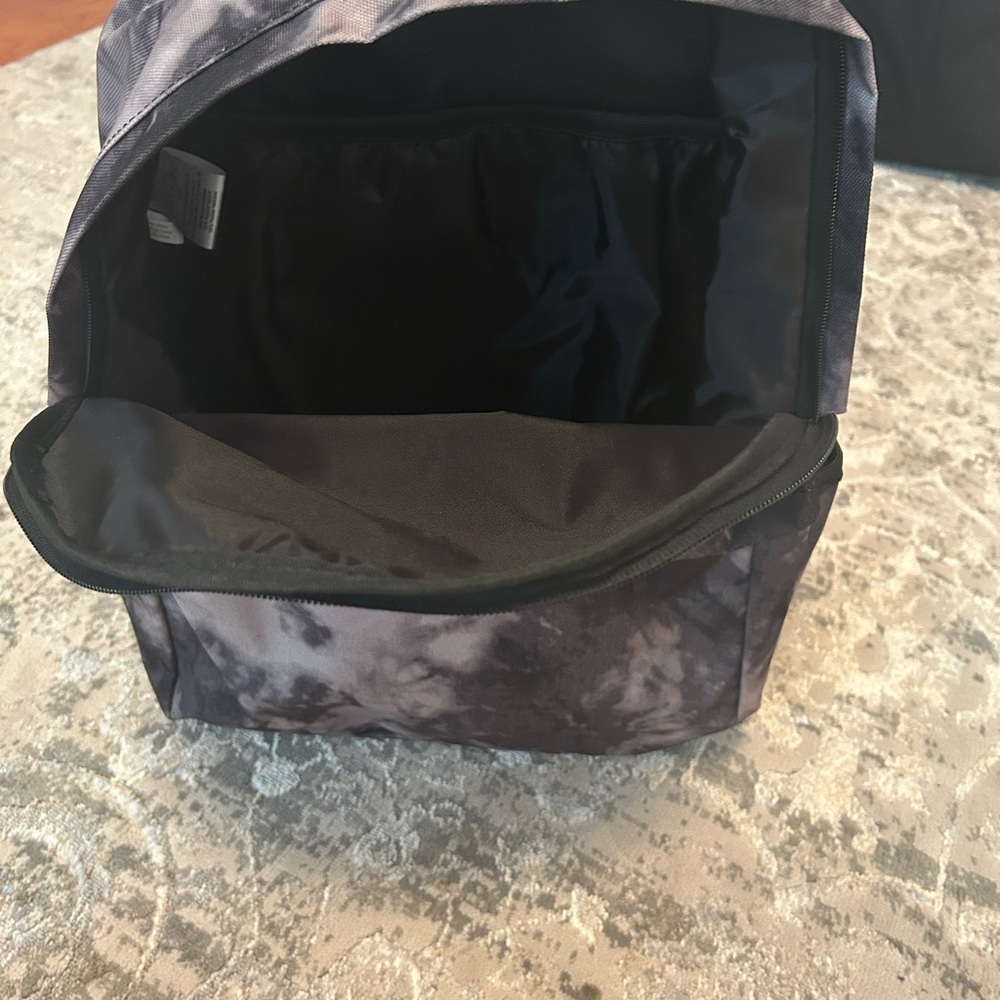 Thirty-One Gray Backpack with Unique Design - Picture 4 of 4